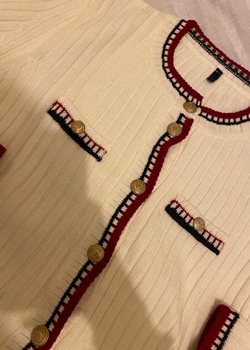 Nakış Detaylı Beyaz Triko Kadın Hırka - Görsel 3