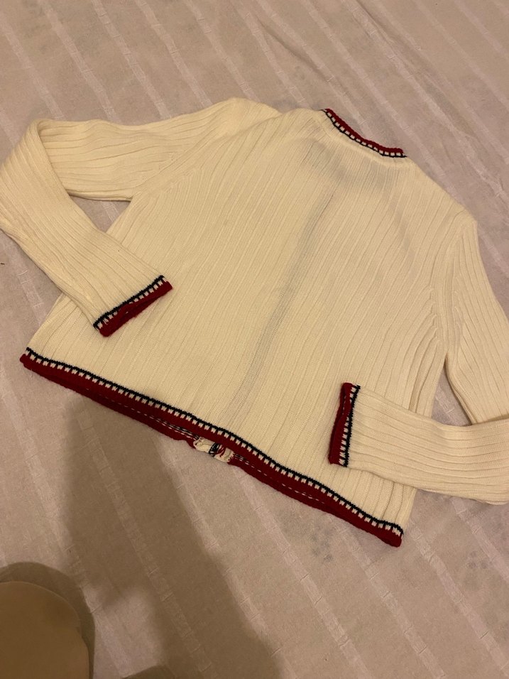 Nakış Detaylı Beyaz Triko Kadın Hırka - Görsel 4