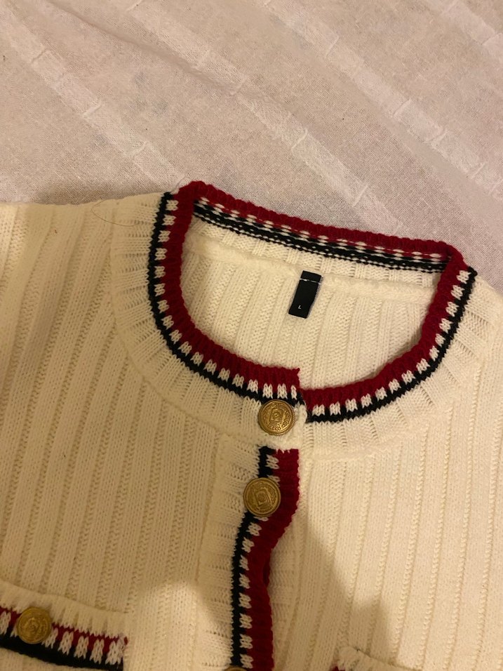 Nakış Detaylı Beyaz Triko Kadın Hırka - Görsel 2