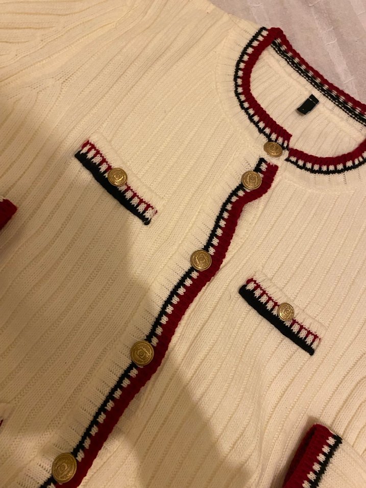 Nakış Detaylı Beyaz Triko Kadın Hırka - Görsel 3