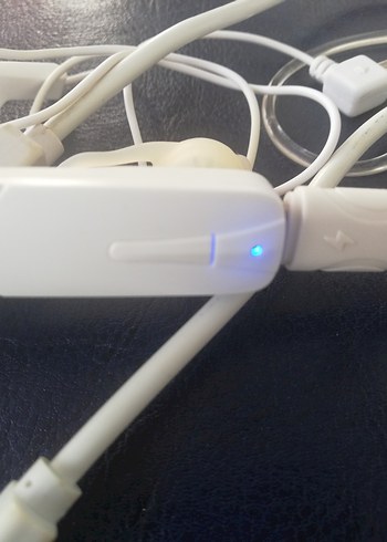 Beyaz Kulaklık ve Mikrofonlu Kulaklık