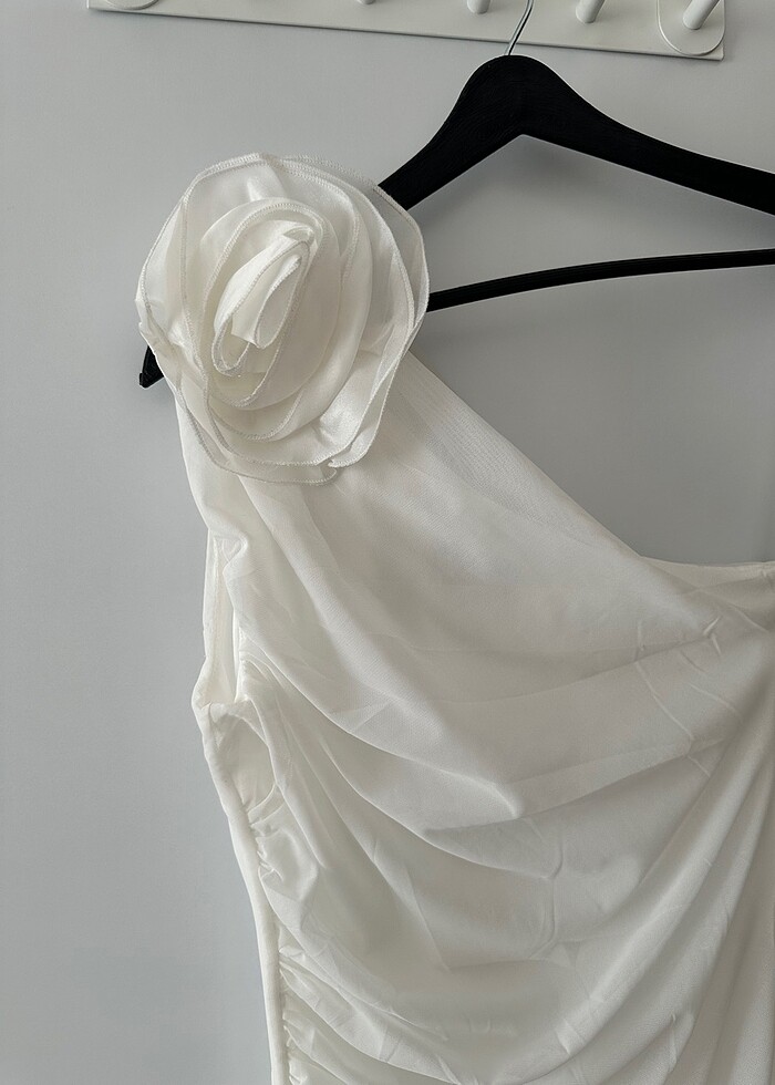 Tüllü beyaz elbise - Görsel 3