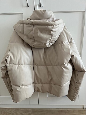 Zara Mont