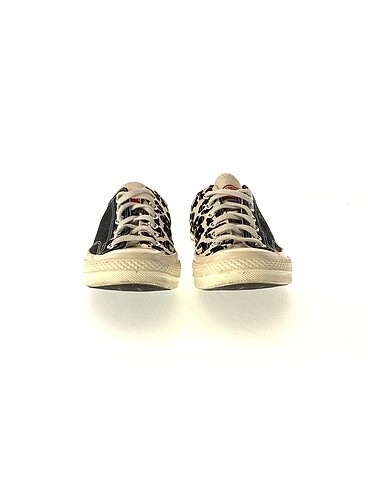 40 Beden Converse Spor Ayakkabı %70 İndirimli.