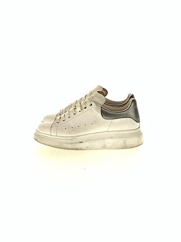Alexander McQueen Spor Ayakkabı %70 İndirimli.