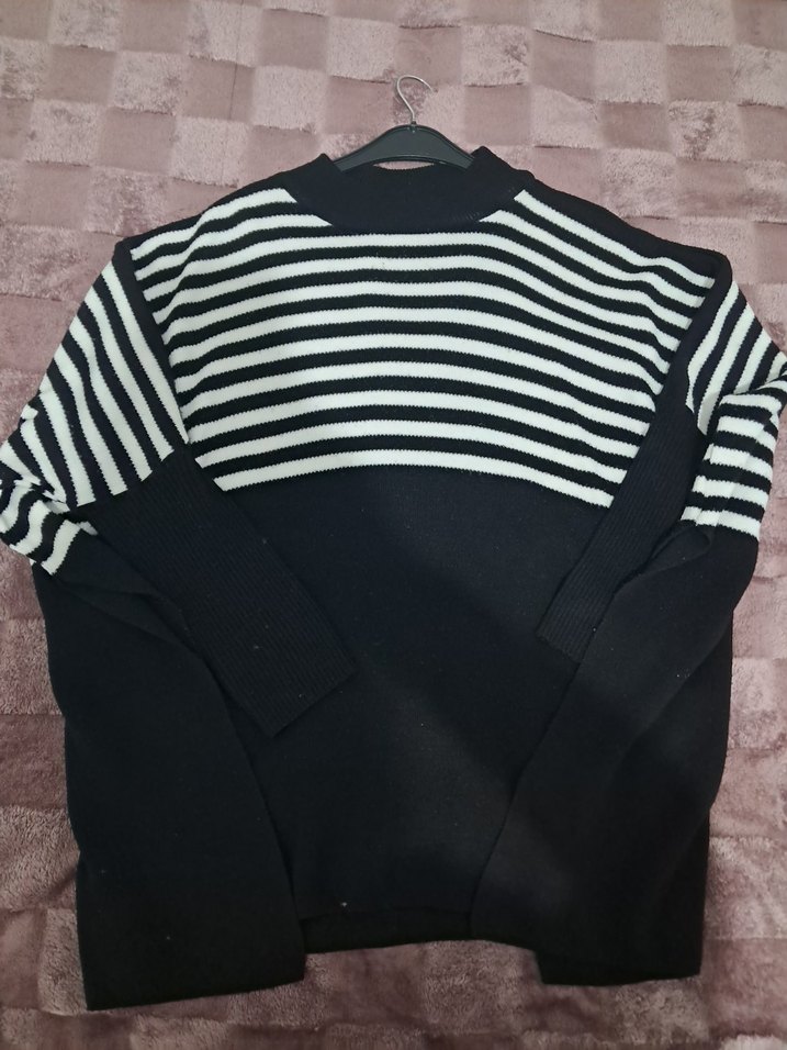 Siyah Beyaz Çizgili Salaş Kadın Kazak - Görsel 3