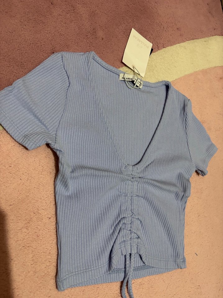 Gri V Yaka Kısa Kollu Fitilli Tişört - Görsel 2