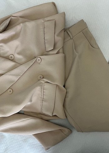 Bej Düğmeli Normal Kesim Midi Blazer