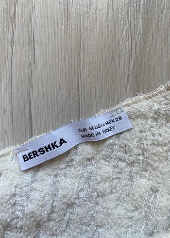 m Beden BERSHKA BEYAZ BLUZ CROP