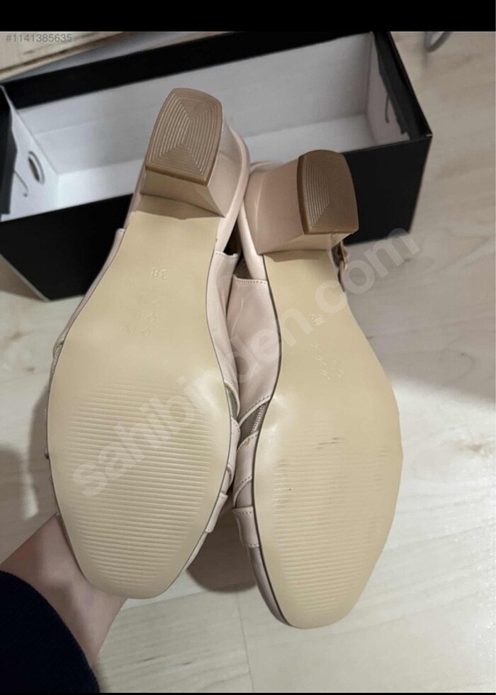 BEJ KÜT BURUNLU BABET SIFIR KUTULU HİÇ GİYİLMEDİ ! Polaris Kadın - Görsel 2