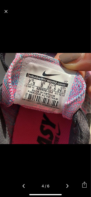 Az giyilmiş Nike spor ayakkabı 