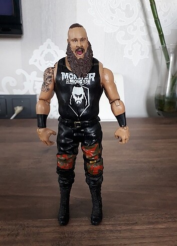 Braun Strowman figür