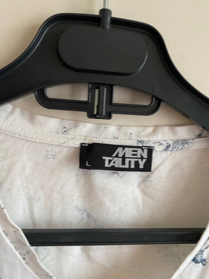 Beyaz V Yaka Baskılı Erkek Tişört - Görsel 2