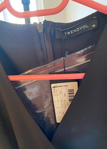 Siyah V Yaka Kemerli Kadın Tulum - Görsel 4