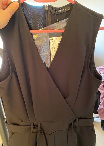 Siyah V Yaka Kemerli Kadın Tulum - Görsel 2