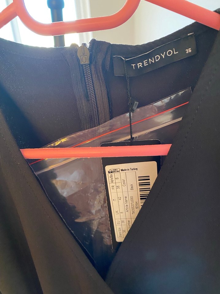 Siyah V Yaka Kemerli Kadın Tulum - Görsel 4