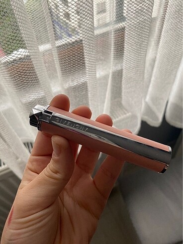 Givenchy Rose Perfecto dudak balmı