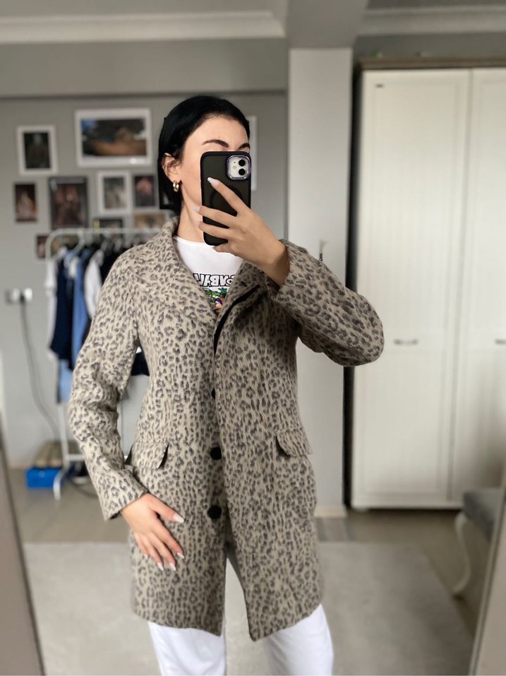 Leopar Desenli Düğmeli Kaban - Görsel 2