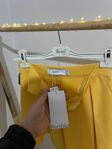 BERSHKA YENİ SARI ŞORT ETEK