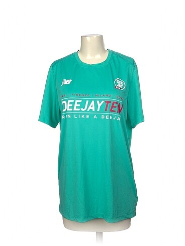 New Balance T-shirt %70 İndirimli.