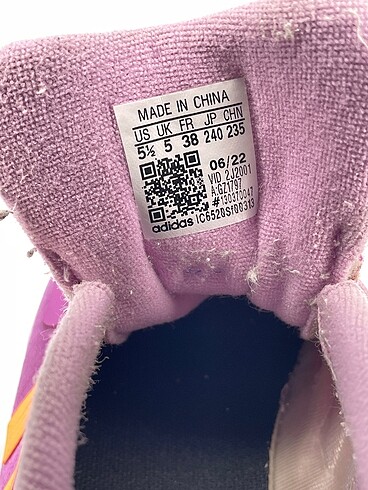 38 Beden çeşitli Renk Adidas Spor Ayakkabı %70 İndirimli.