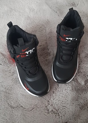 Nike 270 Siyah Kırmızı Bot Nike Spor Ayakkabı %20 İndirimli - Gardrops
