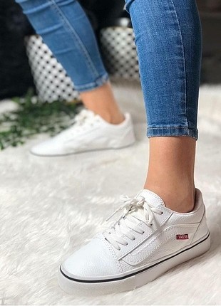 Beyaz vans spor ayakkabı 