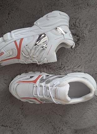 Balenciaga beyaz spor ayakkabı 