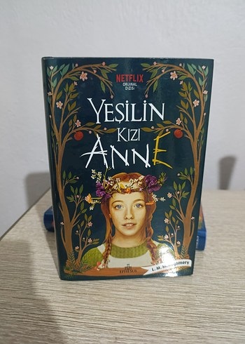 Yeşilin Kızı Anne Roman Kitabı