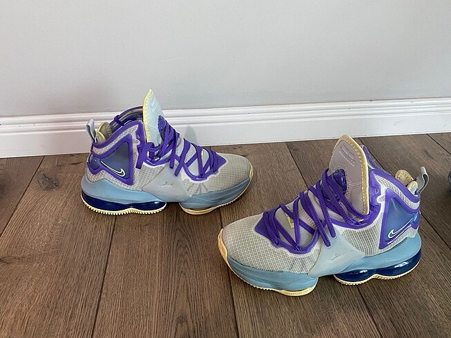 37 Beden mor Renk Lebron 19