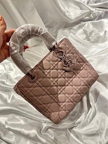 Lady Dior model pudra rengi çanta