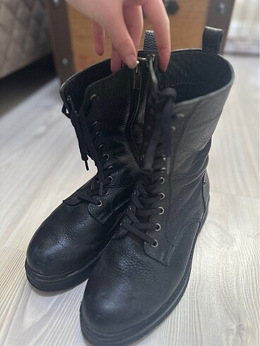 Kadın siyah postal bot