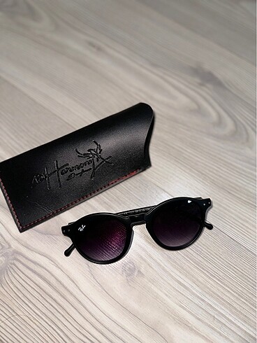 Rayban logolu güneş gözlüğü
