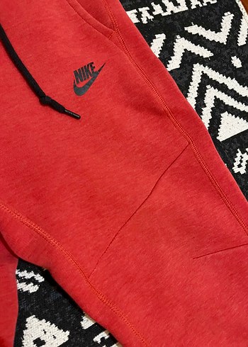 s Beden kırmızı Renk Nike tech 4. Sezon eşofman altı