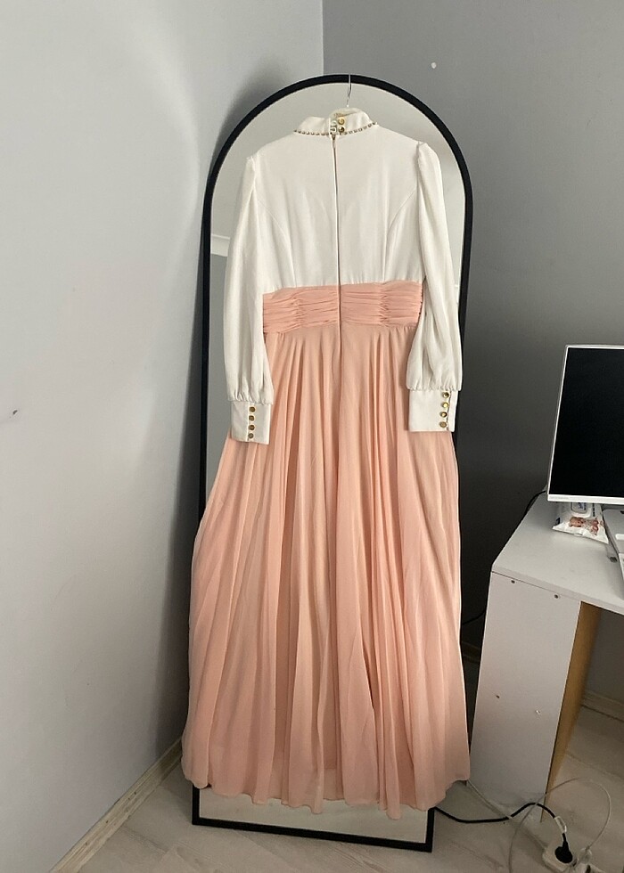 Uzun pembe kemer detaylı abiye - Görsel 2