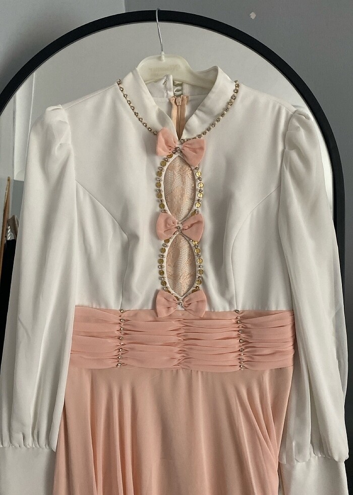 Uzun pembe kemer detaylı abiye - Görsel 3