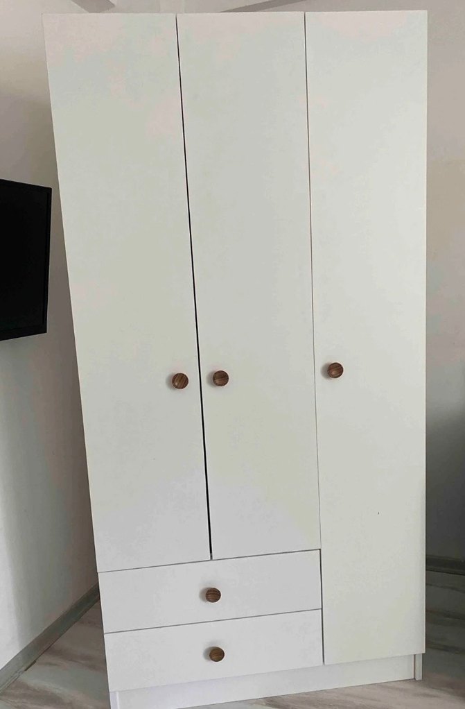 Beyaz Üç Kapılı Gardırop - Görsel 3