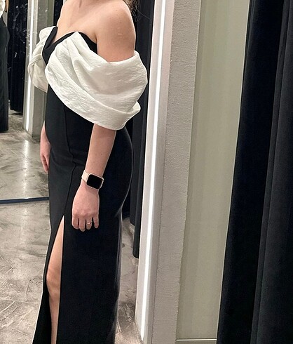 nocturne omzu açık elbise