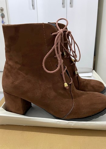 Kahverengi Süet Bağcıklı Stiletto Topuklu Kadın Bot - Görsel 3