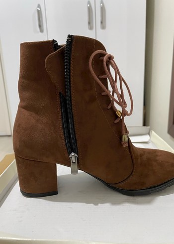 Kahverengi Süet Bağcıklı Stiletto Topuklu Kadın Bot - Görsel 2