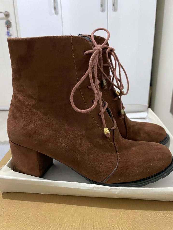 Kahverengi Süet Bağcıklı Stiletto Topuklu Kadın Bot - Görsel 3