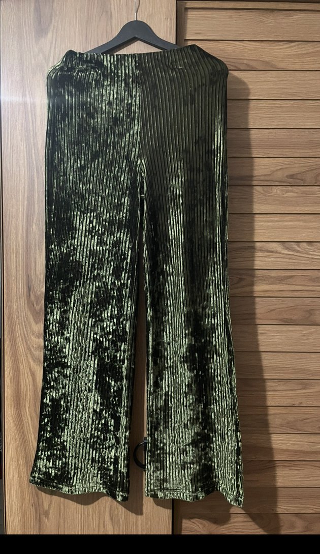 Kadın Yeşil Piliseli Rahat Kumaş Pantolon - Görsel 2