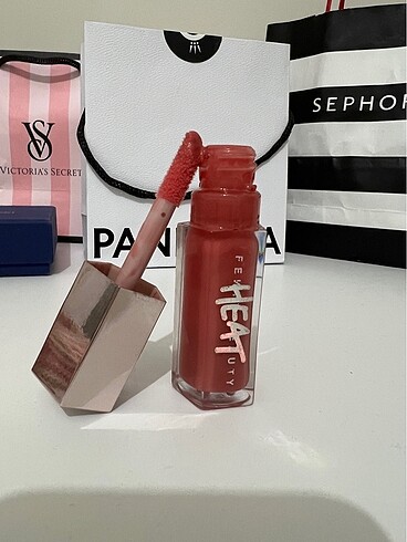 Beden FENTY BEAUTY GLOSS BOMB HEAT Fu$$Y LİPGLOSS