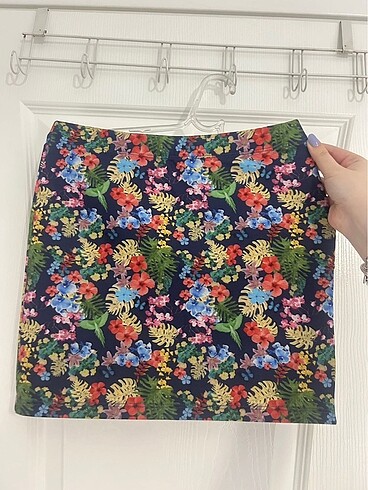 36 Beden çeşitli Renk Çiçekli Mini Etek