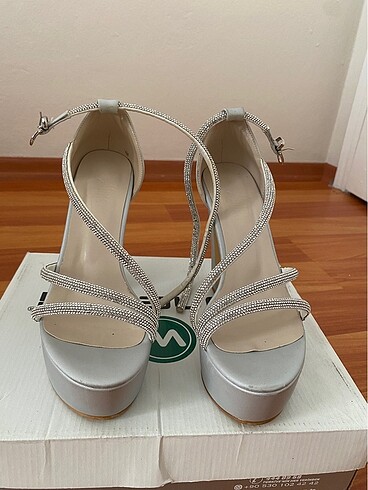 Zara yüksek platform