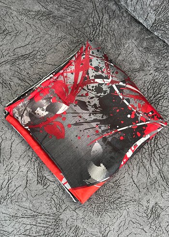 Kadın Kırmızı Gri Desenli Eşarp - Görsel 5