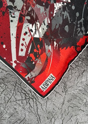 Kadın Kırmızı Gri Desenli Eşarp - Görsel 4