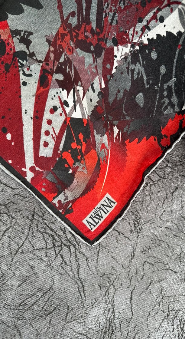 Kadın Kırmızı Gri Desenli Eşarp - Görsel 4