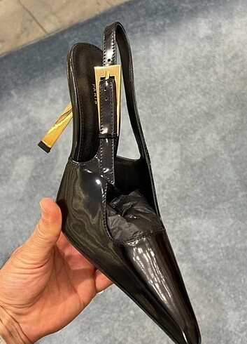 Yves Saint Laurent Saint Laurent 