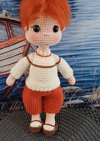 El Örgüsü Kahverengi Saçlı Bebek amigurumi